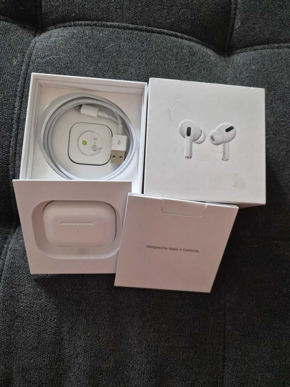 Apple AirPods Pro Wireless Charging Case - White